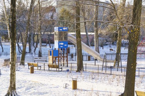 Park przy Gdańskiej "Małpi Gaj" - elementy rekreacyjne